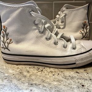 Converse with embroidered cactus flower detail. VGUC. Sz 7.5 Women’s.
